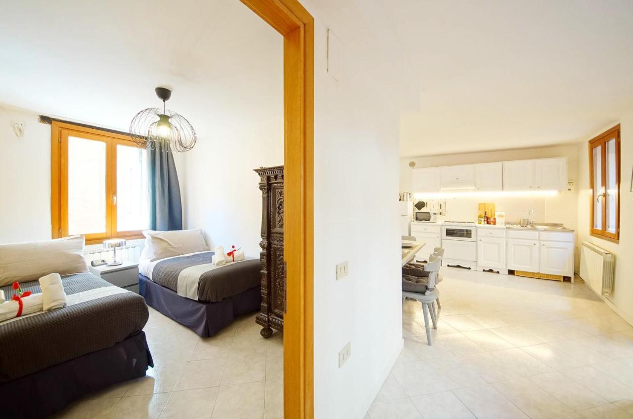 Gondola View Apartment Venice Exterior photo