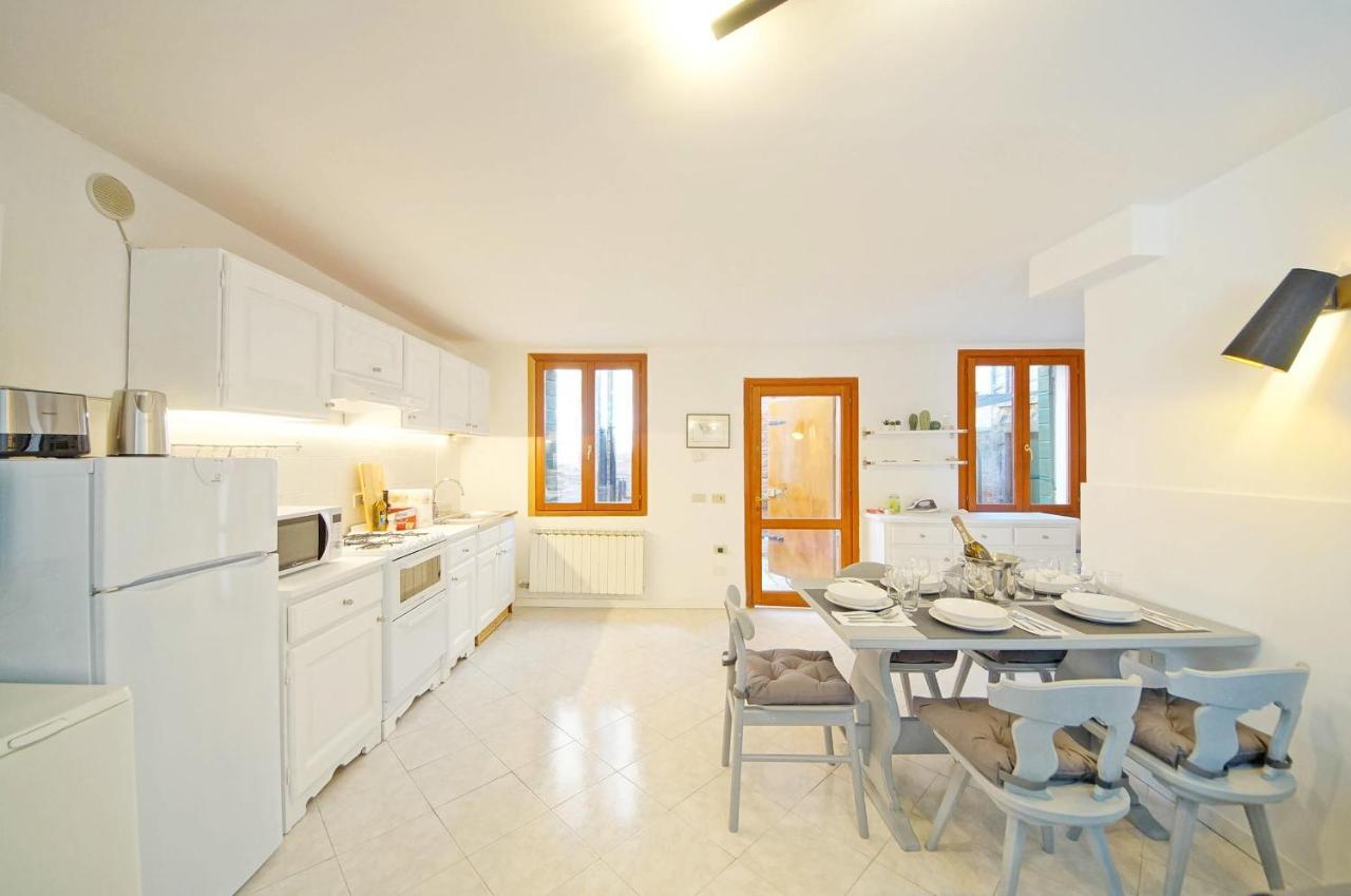 Gondola View Apartment Venice Exterior photo